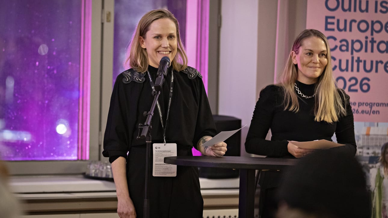Ekho Collectiven Saara-Henriikka Mäkinen ja Iina Taijonlahti valitsivat suosikkinsa Oulu2026-ohjelmasta.