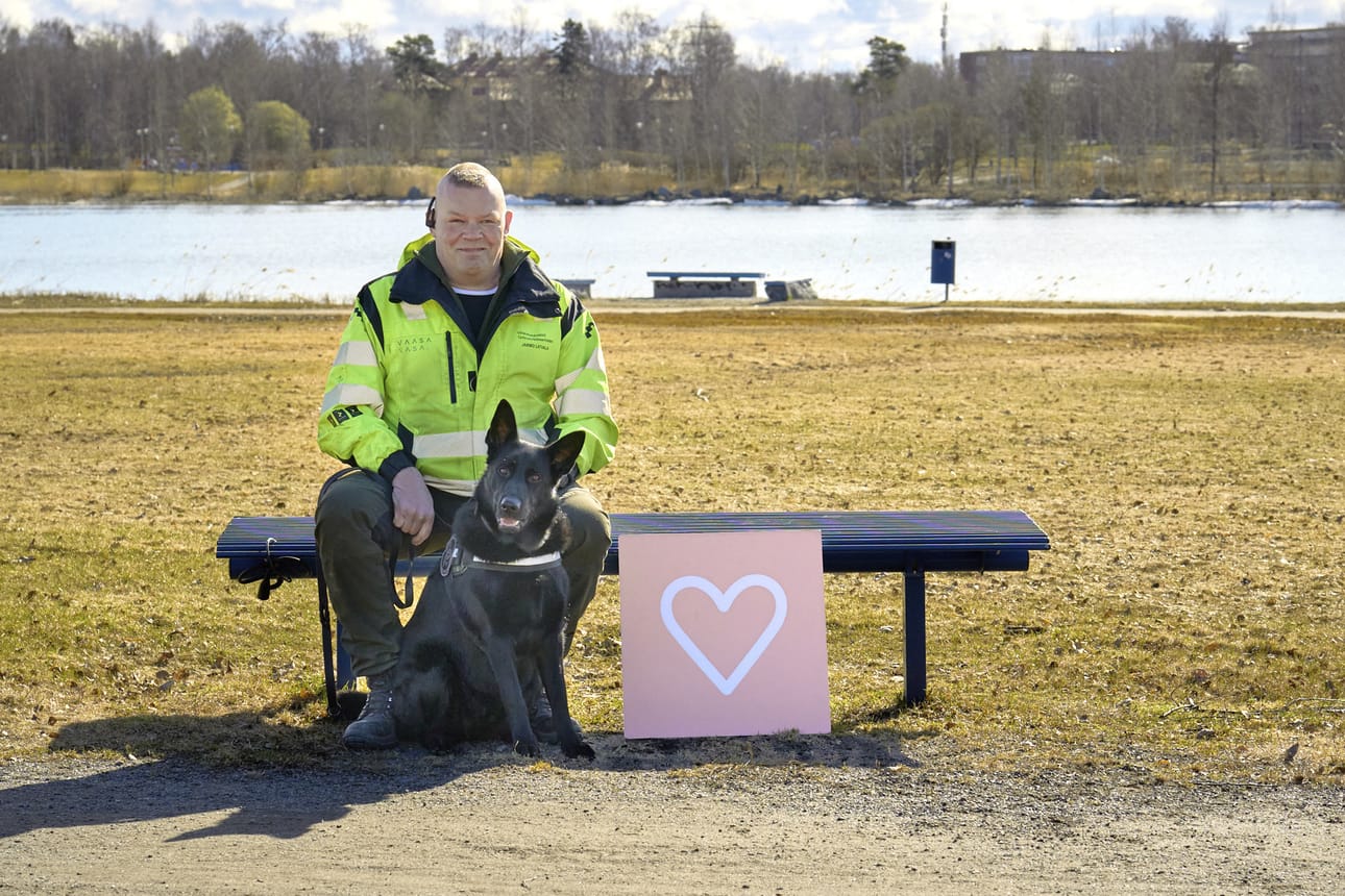 Hanhivastaava-Lissun työskentelyalue yhdessä ohjaajansa Jarmo Latvalan kanssa laajenee Vaasan kuudelle uimarannalle.