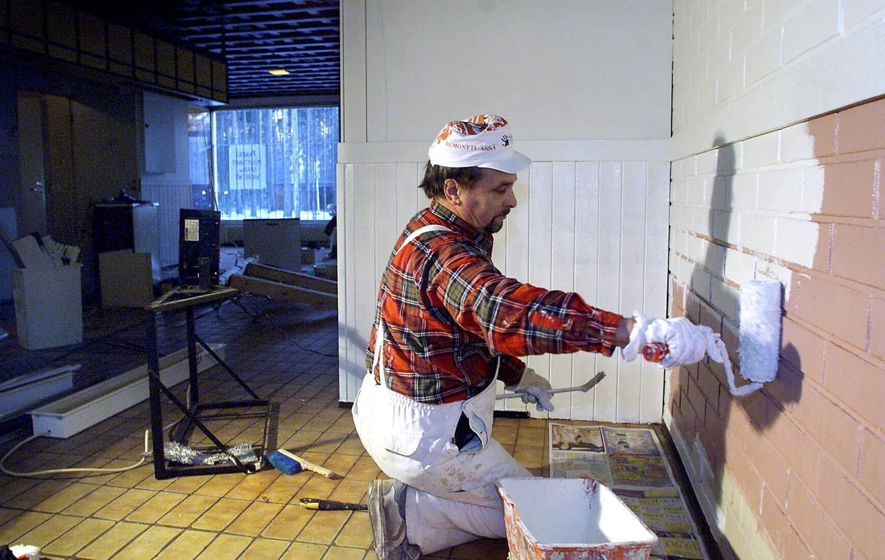 Vuonna 2000 Kaukovainion seurakuntatalo oli remontissa. Väliaikainen kirkkotila tuli entisen Lassin pubin tiloihin.