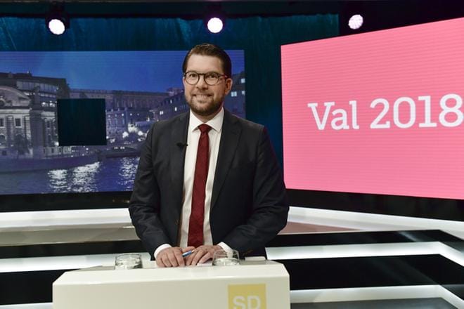 Ruotsidemokraattien puheenjohtaja Jimmie Åkesson on aiheuttanut hämmennystä maahanmuuttokommenteillaan. Eilisessä vaalikeskustelussa hän totesi, että maahanmuuttajat eivät työllisty, koska eivät sovi Ruotsiin.