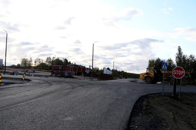 Höykkylän risteysalueen liikenneturvallisuus paranee uuden tukkitien valmistuttua.
