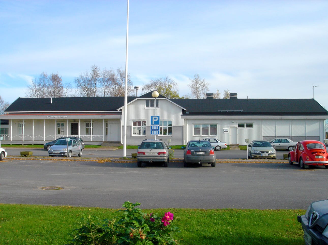 Tältä kunnantalo näytti vuonna 2004. Arkistokuva.