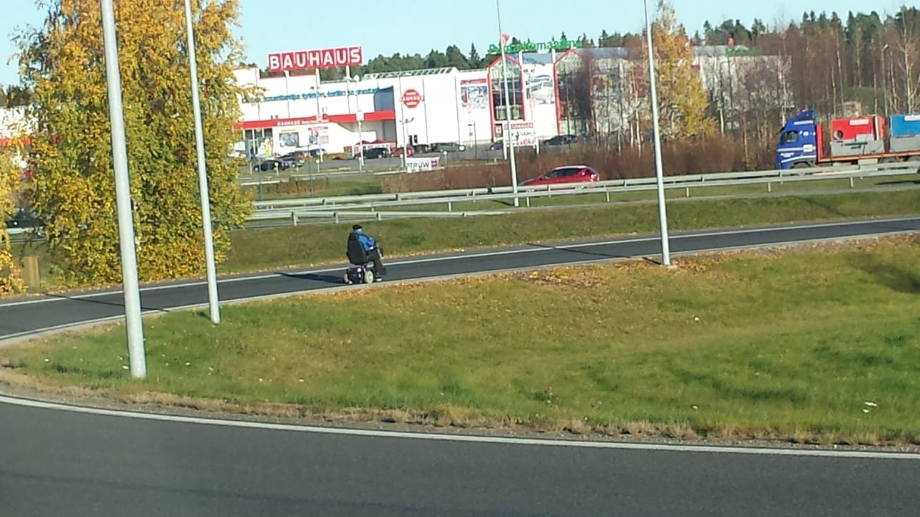 Mies hurautti kiihdytyskaistaa pitkin moottoritielle Kaakkurissa.