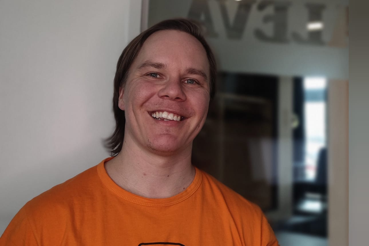 Asko Kämäräinen Radio Kalevan vieraana.