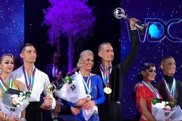 Tiina Tulikallio (o.s. Koskenvalta) ja Jaak Vainomaa kirkastivat viime vuotisen MM-hopeansa ja toiseksi jäivät tällä kertaa hallitsevat maailmanmestarit Nikolay Govorov ja Evgenia Tolstaya. Pronssille sijoittuivat yhdysvaltalaiset Andrey Kitsun ja Anna Oblakova.