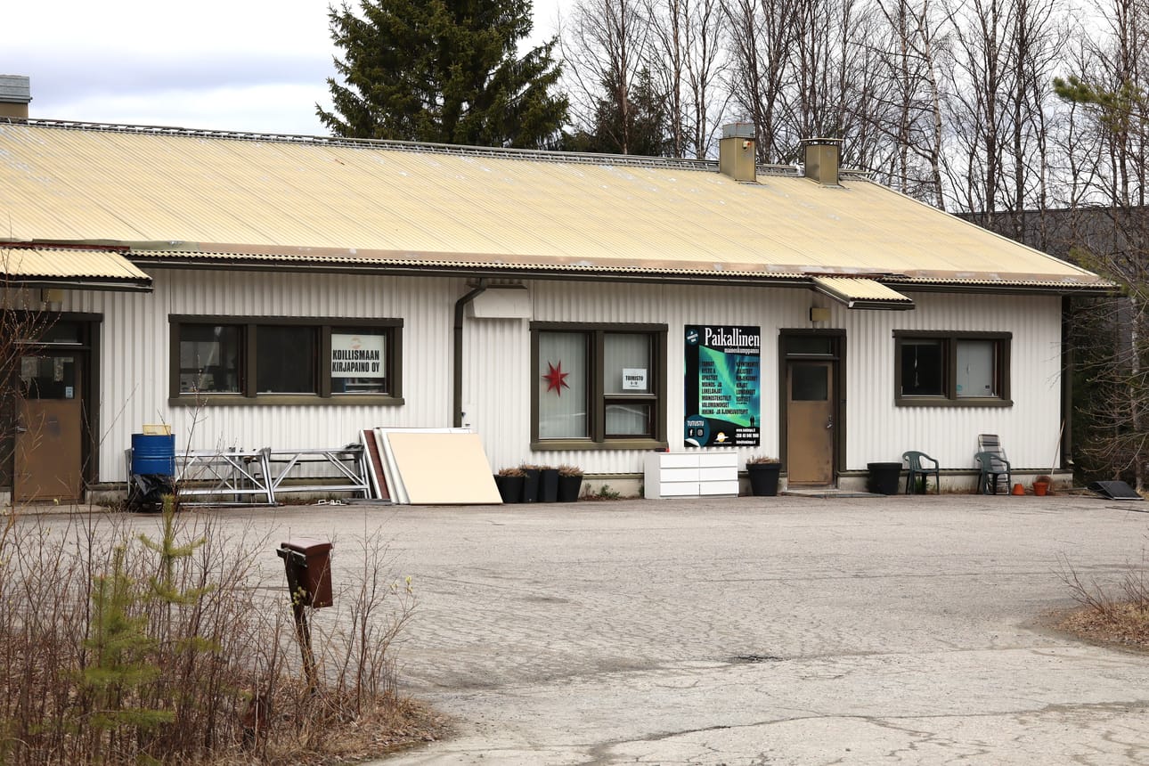 Toimintansa lopettavilta Koillismaan Kirjapaino Oy:tä ja Purboire Oy:ltä jää tyhjilleen noin 400 neliömetrin liiketilat Toranginkujan varressa Kuusamon Torangissa.