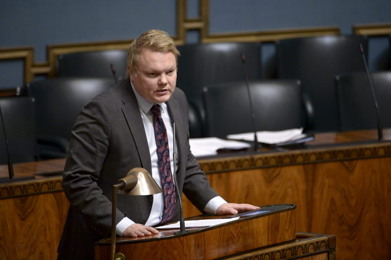 Keskustan Antti Kurvinen kuvailee kustannuksia poskettomiksi ja pitää ehdotusta mahdottomana. LEHTIKUVA / MIKKO STIG