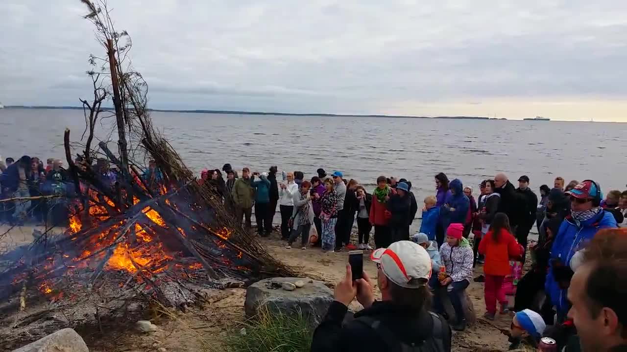 Juhannuskokko sytytettiin Toppilansaaressa