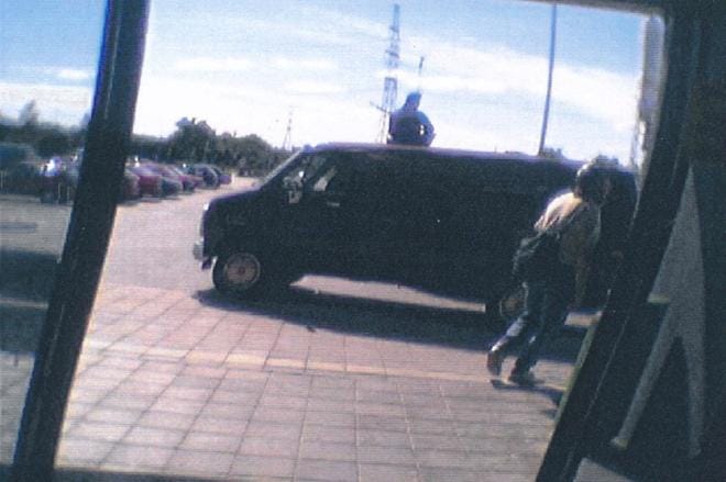 Valvontakameran kuvaa arvokuljetusauton ryöstön yrityksestä Turussa vuonna 2002. KUVA: Rebekka Härkönen