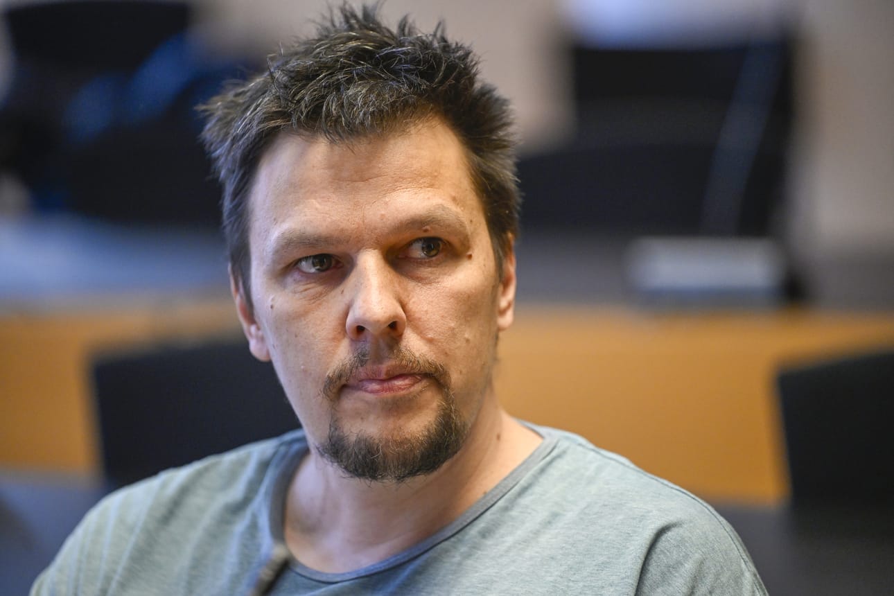STT:n tietojen mukaan kyseessä on niin kutsutussa tunnelisotajutussa syytetty Mikko Vapa, joka ei saapunut tammikuussa alkaneeseen oikeudenkäyntiin.