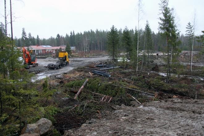 Kauhavan Mäki-Hannuksen laajentuvan asuinalueen ensimmäiset tontit tulevat keväällä myyntiin. Alueella on säästetty olemassa olevaa puustoa ja taimia. KUVA: MIA KÄRKKÄINEN