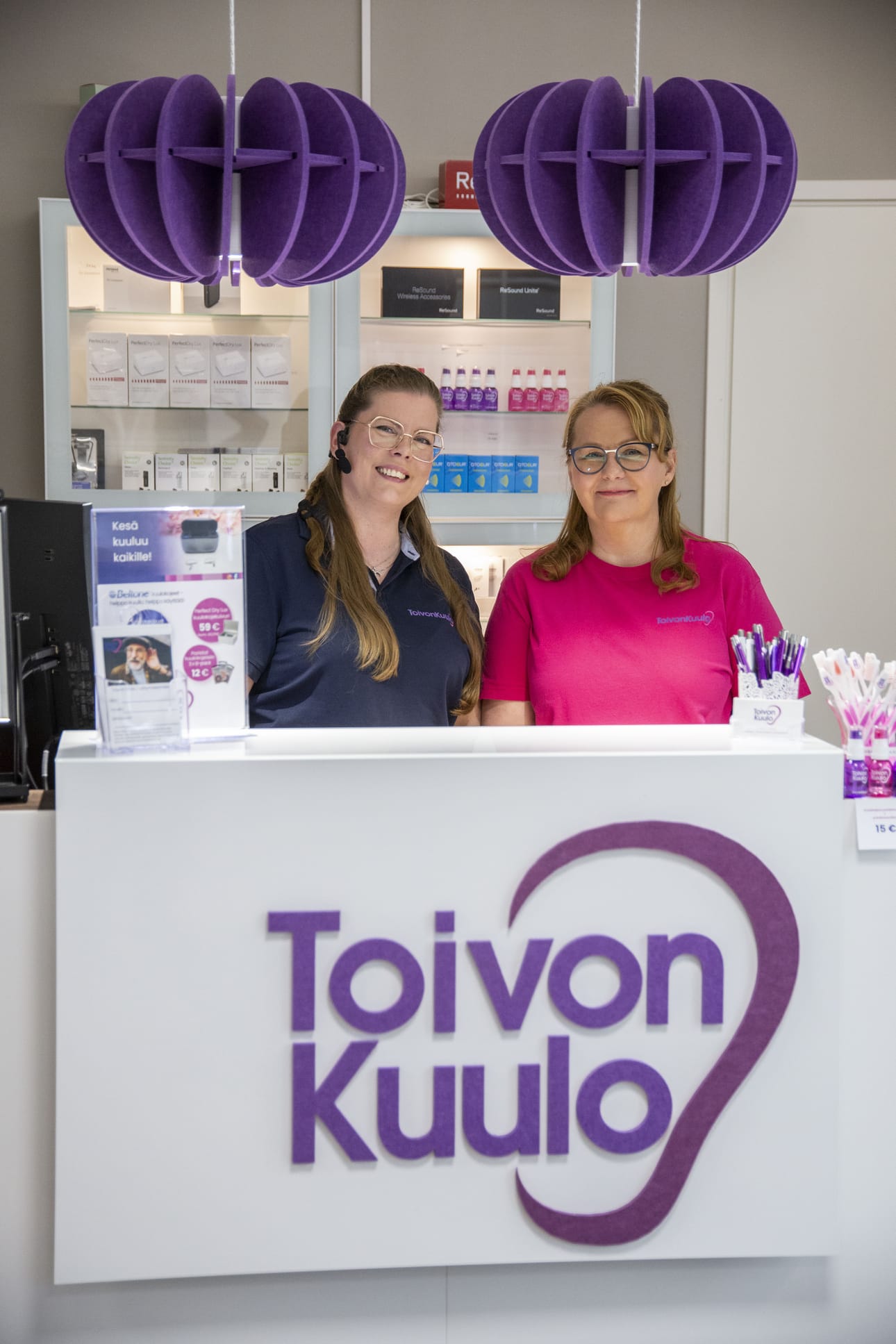 Toivon Kuulon Rovaniemen toimipisteessä panostetaan henkilökohtaiseen palveluun ja kiireettömiin asiakaskohtaamisiin. Kuvassa Satu Ahtinen ja Sari Toivanen.