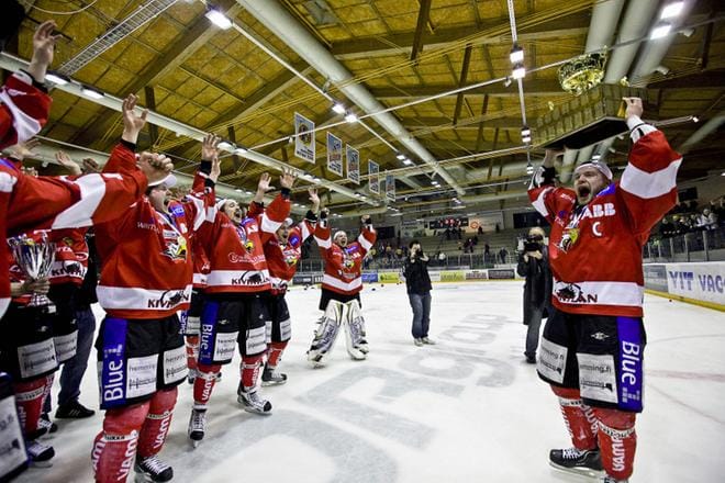 Vaasan Sport voitti jääkiekon mestiksen mestaruuden keväällä 2011. Mestaruus oli vaikeuksien jälkeen kasvonsa pesseelle Sportille tärkeä. Kuva: Pohjalaisen arkisto