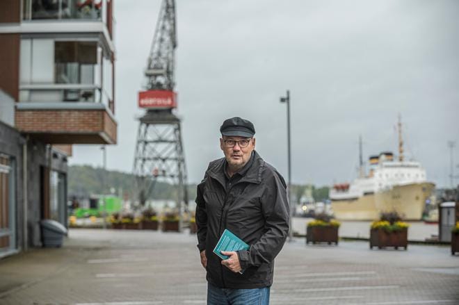 Pauli Komsin kiinnostus osakesäästämiseen alkoi siitä, kun hänen pohjalainen isosetänsä lahjoitti hänelle merkittävän määrän Suomen Sokerin osakkeita.
