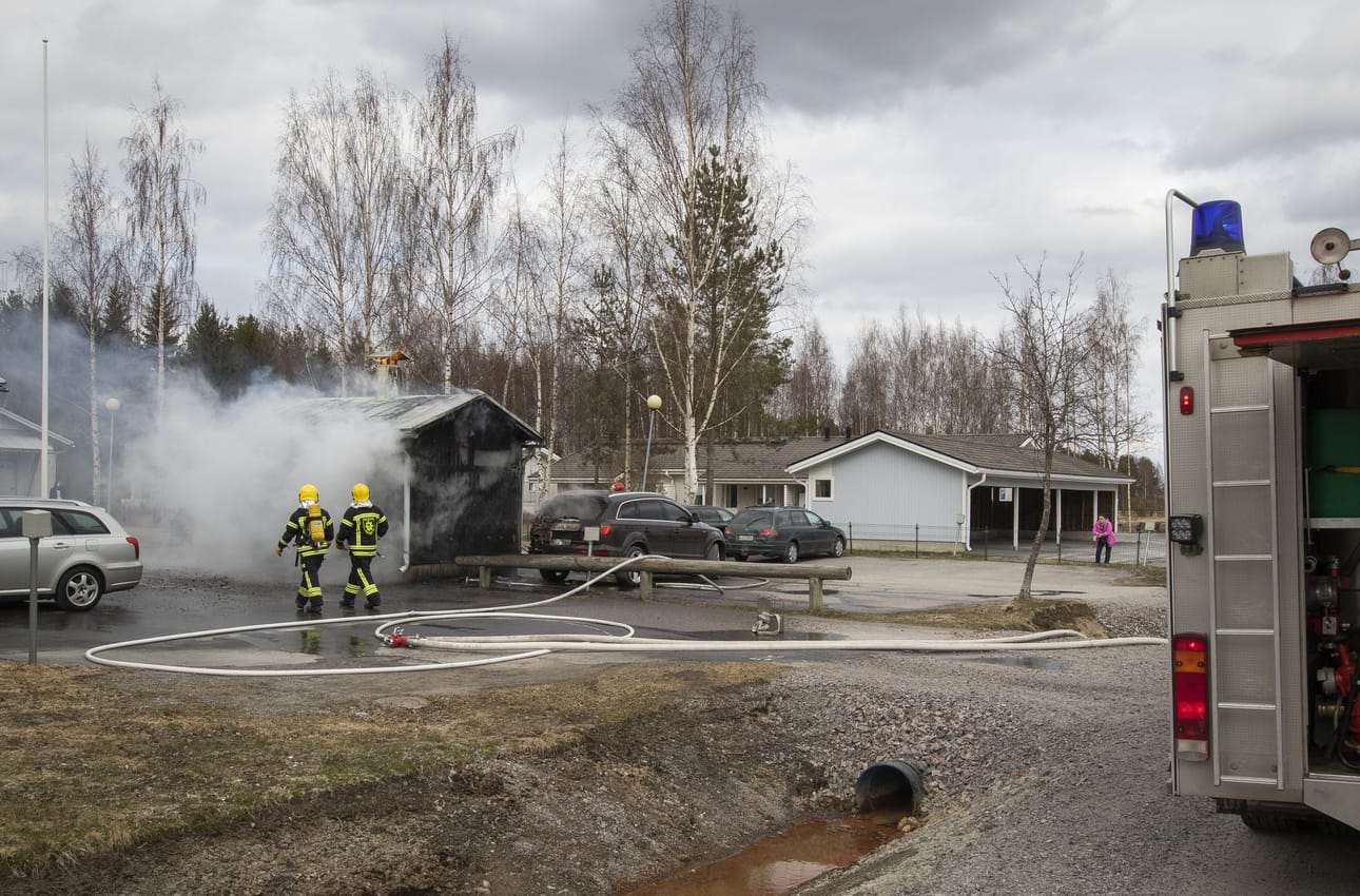 Palolaitos oli nopeasti paikalla sammutustöissä.