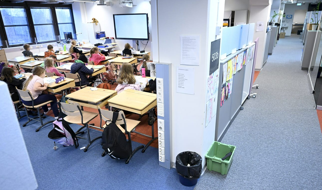 Niin sanottujen avokonttorikoulujen trendissä on otettu Suomessa askel takaisin päin, arvioi kuntien toimitilojen kehittämispäällikkö Mikko Simpanen Kuntaliitosta STT:lle. LEHTIKUVA/Heikki Saukkomaa