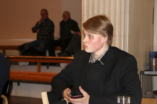Alajärven nuorisovaltuuston uusi puheenjohtaja Akseli Koskenmäki oli mukana helmikuun 2019 valtuustossa. KUVA: SARI HEINILÄ