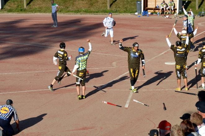 Elmeri Antilan näpäyksellä Veli-Matti Puoliväli kipaisi 6–0 luvut taululle ensimmäisen jakson päätteeksi viikko sitten keskiviikkona. KUVA: KALEVI VIITA