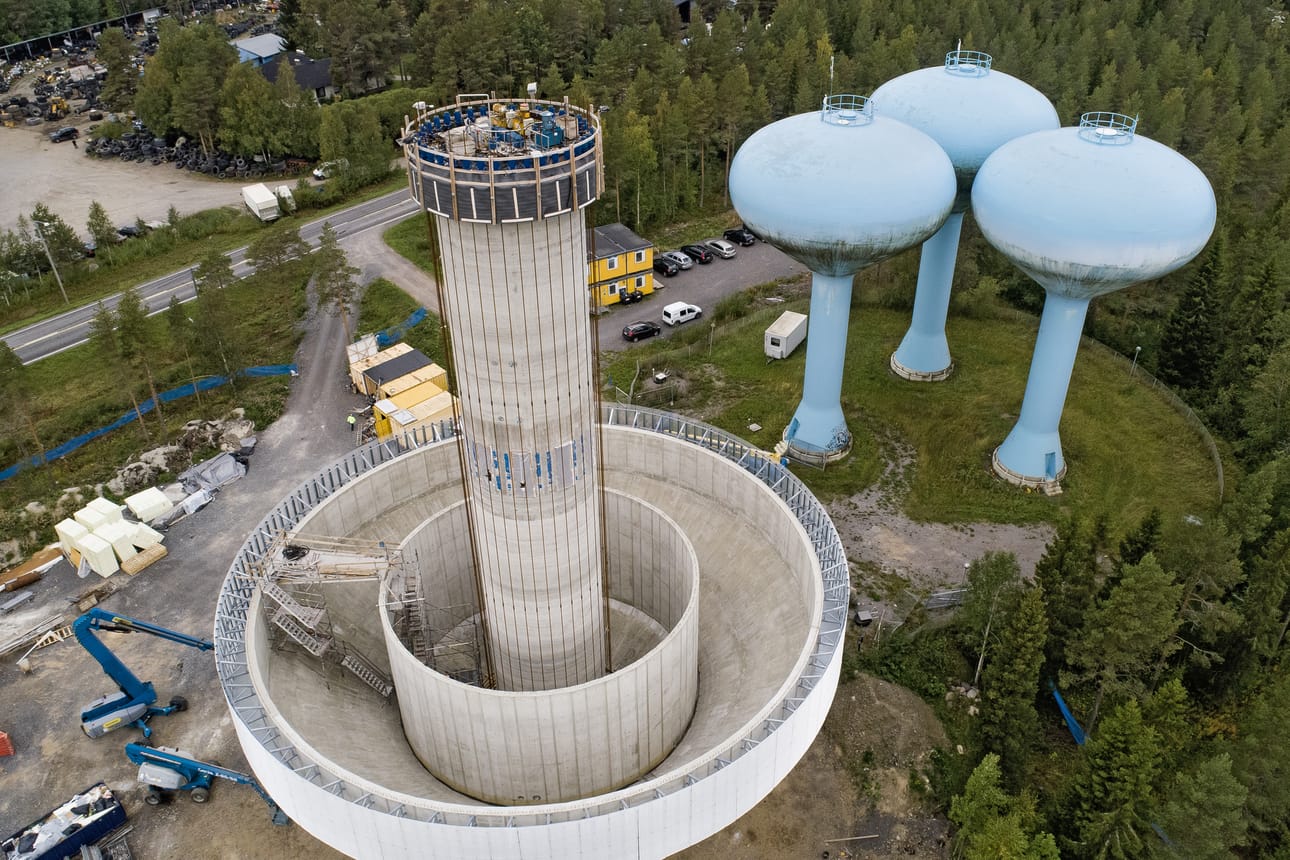 Ilmakuvasta näkee hyvin vesisäiliön rakenteen. Väliseniä erottaa kaksi säiliötä toisistaan. Niissä vesi pidetään kiertävässä liikkeessä.