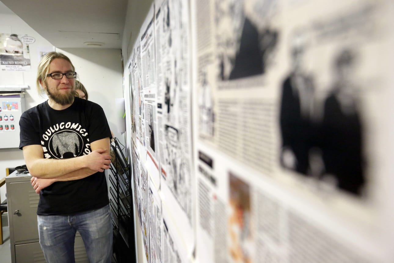 Charlie Hebdon erikoisnumeron voi lukea Oulun sarjakuvakeskuksessa. Harri Filppa toivoo, ettei pelko estäisi lehteen tutustumista.