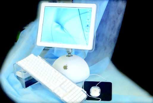 Tulevaisuuden tyyliä. Applen uuden iMac-tietokoneen muotoilussa on jo haettu tulevaisuuden designia. Komponenttien pienentyessä suunnittelijat ovat voineet käyttää sisustukseen paremmin sopivia muotoja perinteisen laatikkomallin sijaan.
