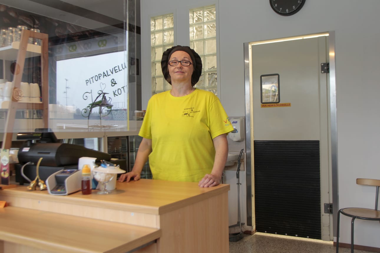 Hienoa, että koronaviruksen aikanakin syntyy uusia yrityksiä. Teija Holappa aukaisi Laurilassa Väylätiellä kahvila-, pitopalvelu- ja kotileipomoyrityksensä vajaa pari viikkoa sitten.