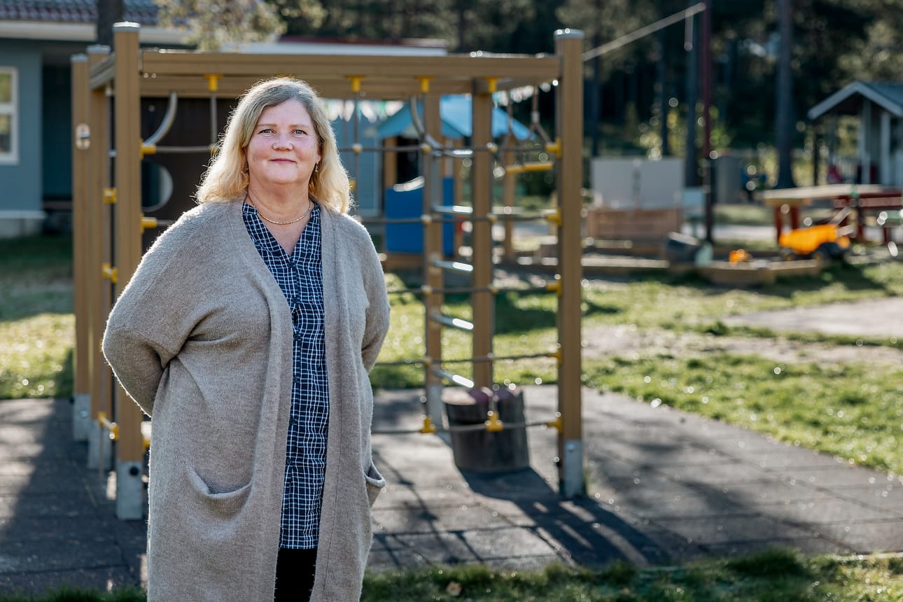 Mäntymajan johtajana toimiva Eija Metsärinta on tyytyväinen päiväkodin uuteen, aiempaa vauhdikkaampaan arkeen. – Työntekijät ja lapset ovat suhtautuneet muutoksiin todella hyvin, hän kiittelee.