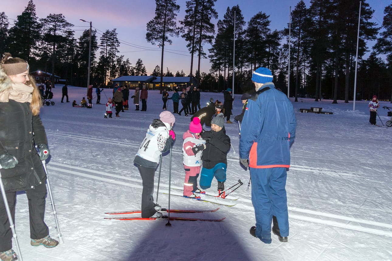 Jokaista hiihtäjää odotti urakan jälkeen maalissa palkintomitali.