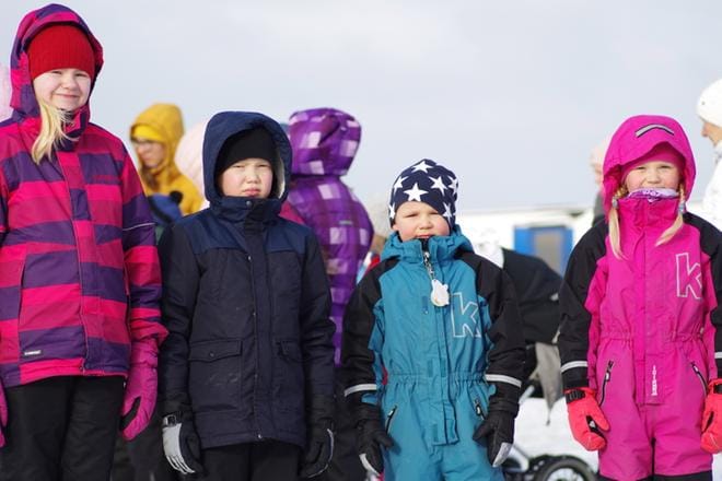Lumia (vas.), Eemi, Nikola ja Nevia Haukkala osallistuivat Suokonmäen talviriehaan. KUVAT: TEEMU NIEMELÄ