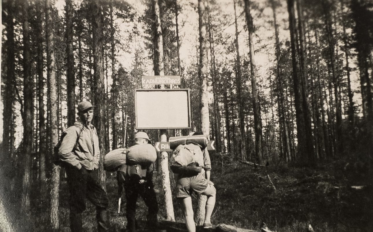 Opastustaulu ja viitta Virkkulaan. (Seppo Määtän arkisto)