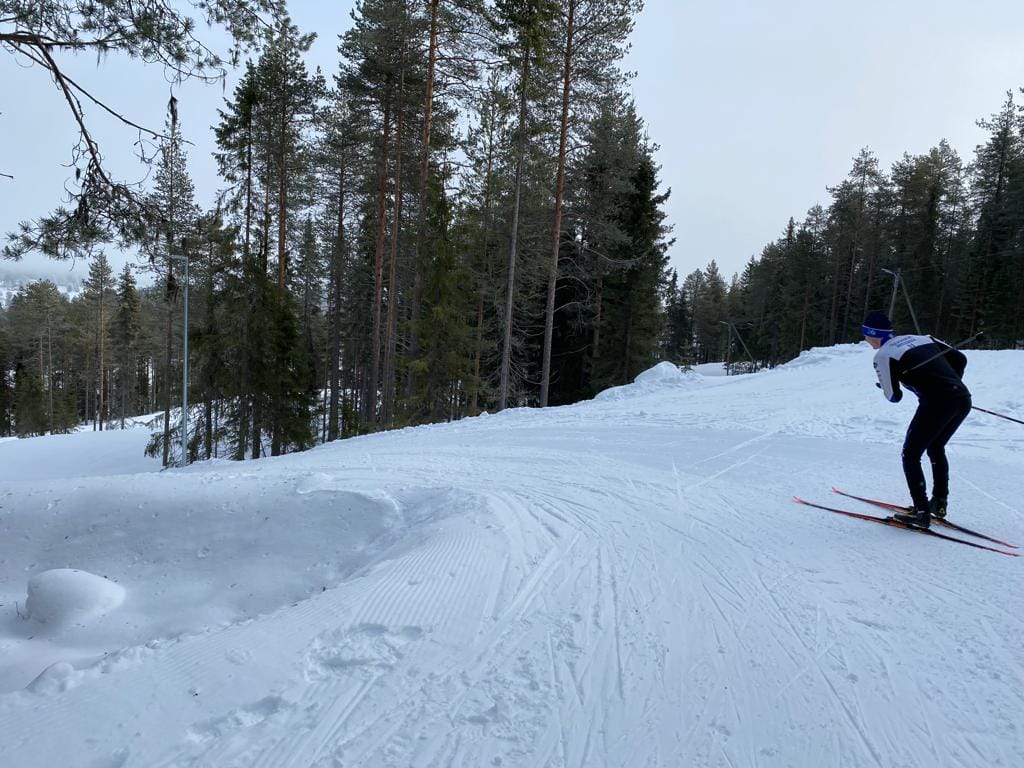 Ylävitosen alamäet ovat mutkittelevia eikä tekninen lasku tarjoa pitkää palautumismahdollisuutta.