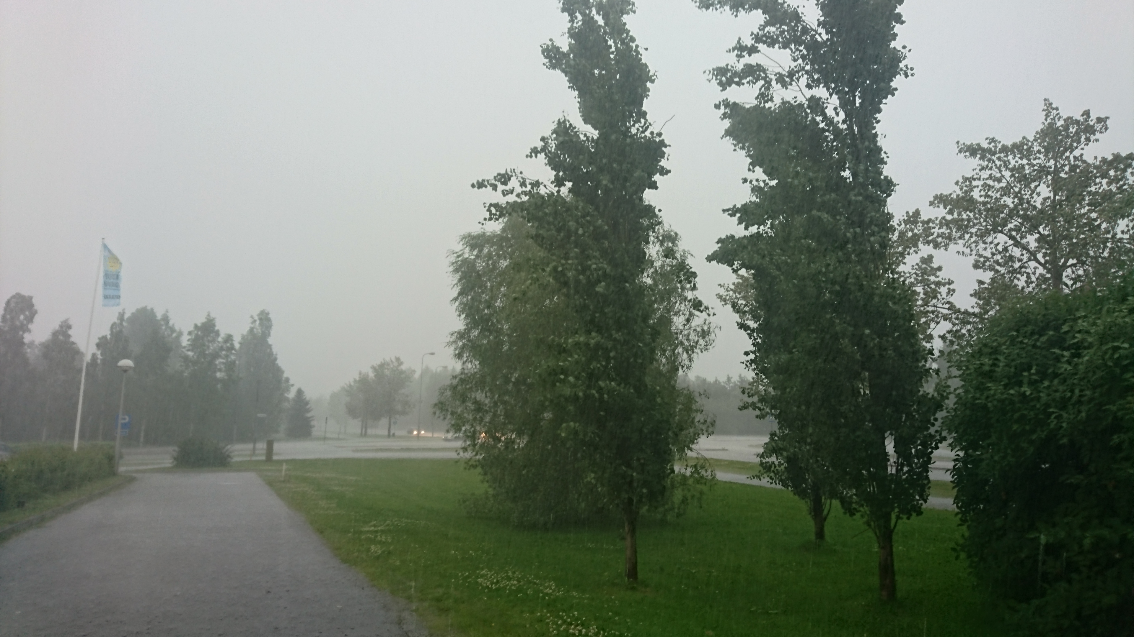 Rankkasade kasteli Oulua torstaina iltapäivällä.