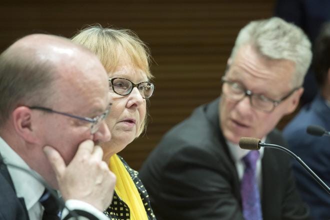 Kansanedustaja Ilkka Kantola (sd.) kuvassa oikealla on arkkipiispavaalin kolmas virallinen ehdokas. KUVA: Mauri Ratilainen