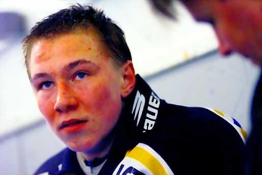 Nuori 15-vuotias. Jussi Jokista haastateltiin ja kuvattiin jo silloin, kun hän pelasi Kärppien C-junioreissa 1998.