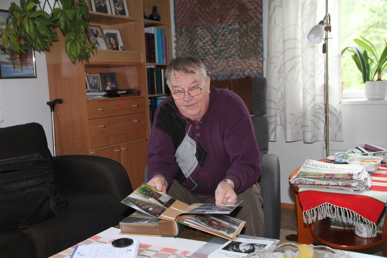 Vieno Haara on kerännyt ystävänsä Toive Tynjälän avustuksella osan Haaran rakennuskohteista valokuva-albumiin. Kuvat tuovat Vieno Haaralle muistoja mieleen ja jättävät tiedon miehen tekosista jälkipolville.