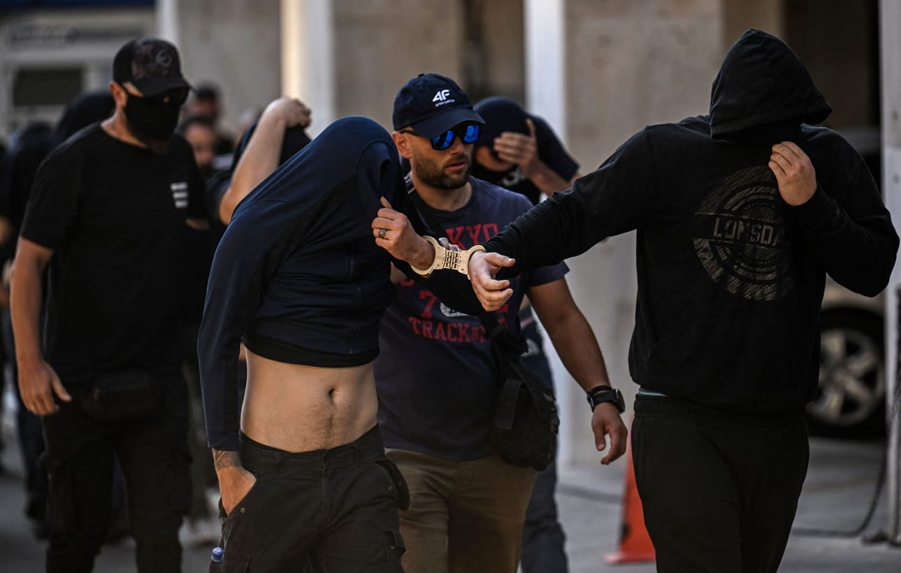 Poliisi pidätti tapahtuneen jälkeen noin 100 ihmistä, joista suurimmalla osalla oli poliisilähteen mukaan yhteys Dinamon Bad Blue Boys -ultrakannattajaryhmään. LEHTIKUVA / AFP