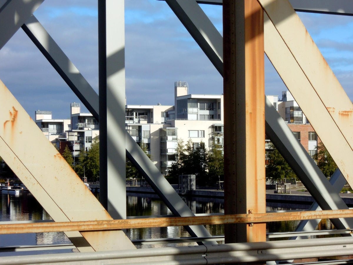 Korkotason lisäksi asuntojen hintoihin vaikuttavat mm. työllisyyskehitys, talouskasvu, väestökehitys ja verotus. LEHTIKUVA / Ritva Santalahti