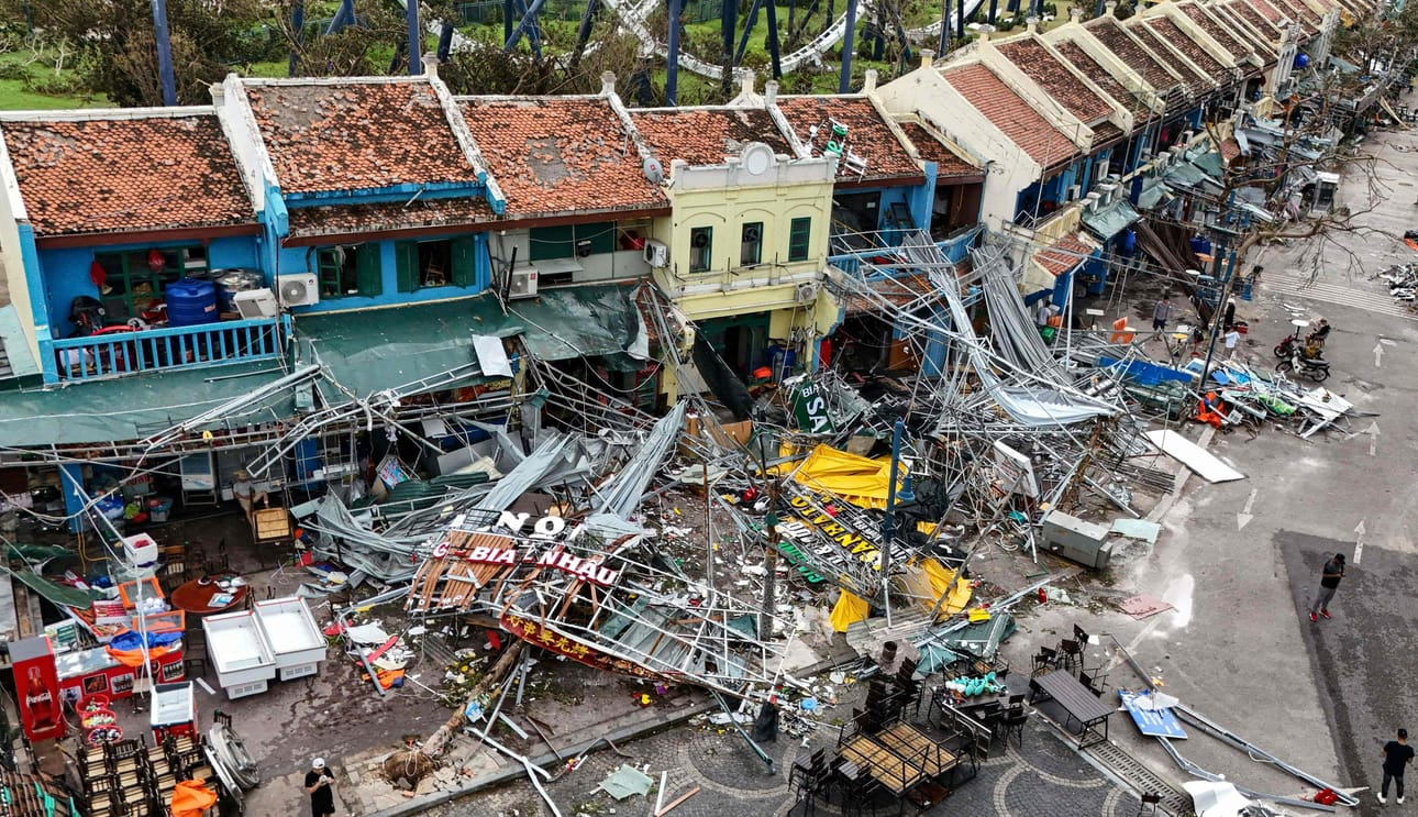 Yagi-myrskyn aiheuttamia tuhoja Ha Longissa Vietnamissa. LEHTIKUVA/AFP
