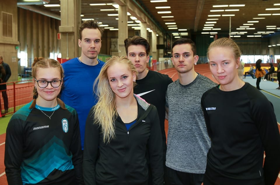200 metrin hallikisan naisten kärkikolmikon muodostivat Kerttu Latvala (25,14), Milja Thureson (24,15) ja Mette Baas (24,54). Takana miesten vastaava podiumkolmikko: Roope Saarinen (21,81), Tuukka Huuskola (21,76) ja Eljas Aalto (21,97).