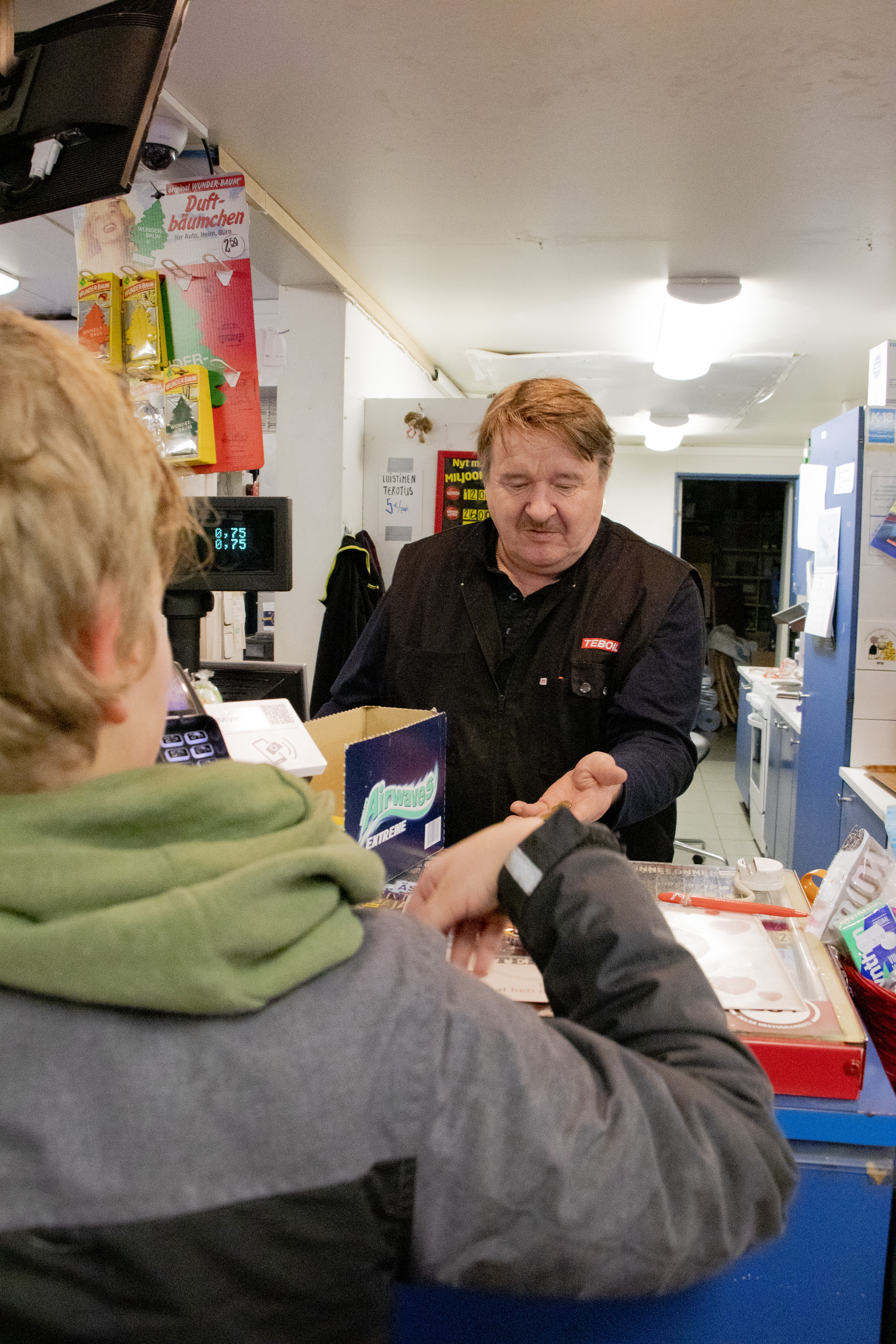 Veli Lindelä Ruukin Teboililta kertoo, että polttoaineen hintaan vaikuttaa muutkin asiat kuin verot. 