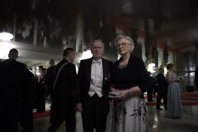 Sotaveteraani Karl-Erik Källström ja vaimo Eeva-Liisa Källström ovat olleet naimisissa 40 vuotta. Kuva: Jarno Pellinen