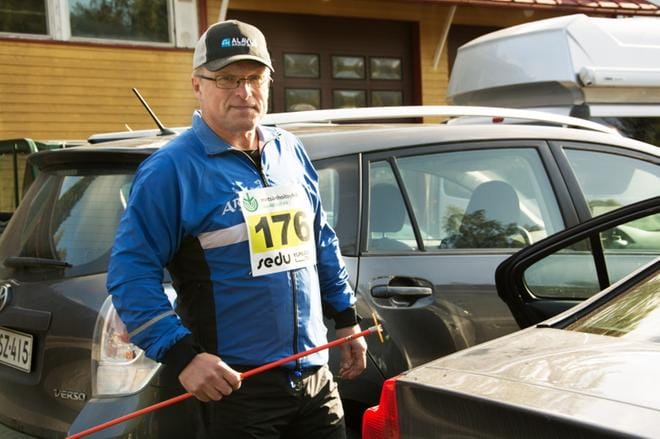Kuortanelainen Vesa Ala-Rasula valmistautui kisareitille lähtöön metsätaidon SM-kisoissa, jotka järjestettiin Ähtärin Tuomarniemellä lauantaina. KUVA: KAROLIINA SYRJÄ