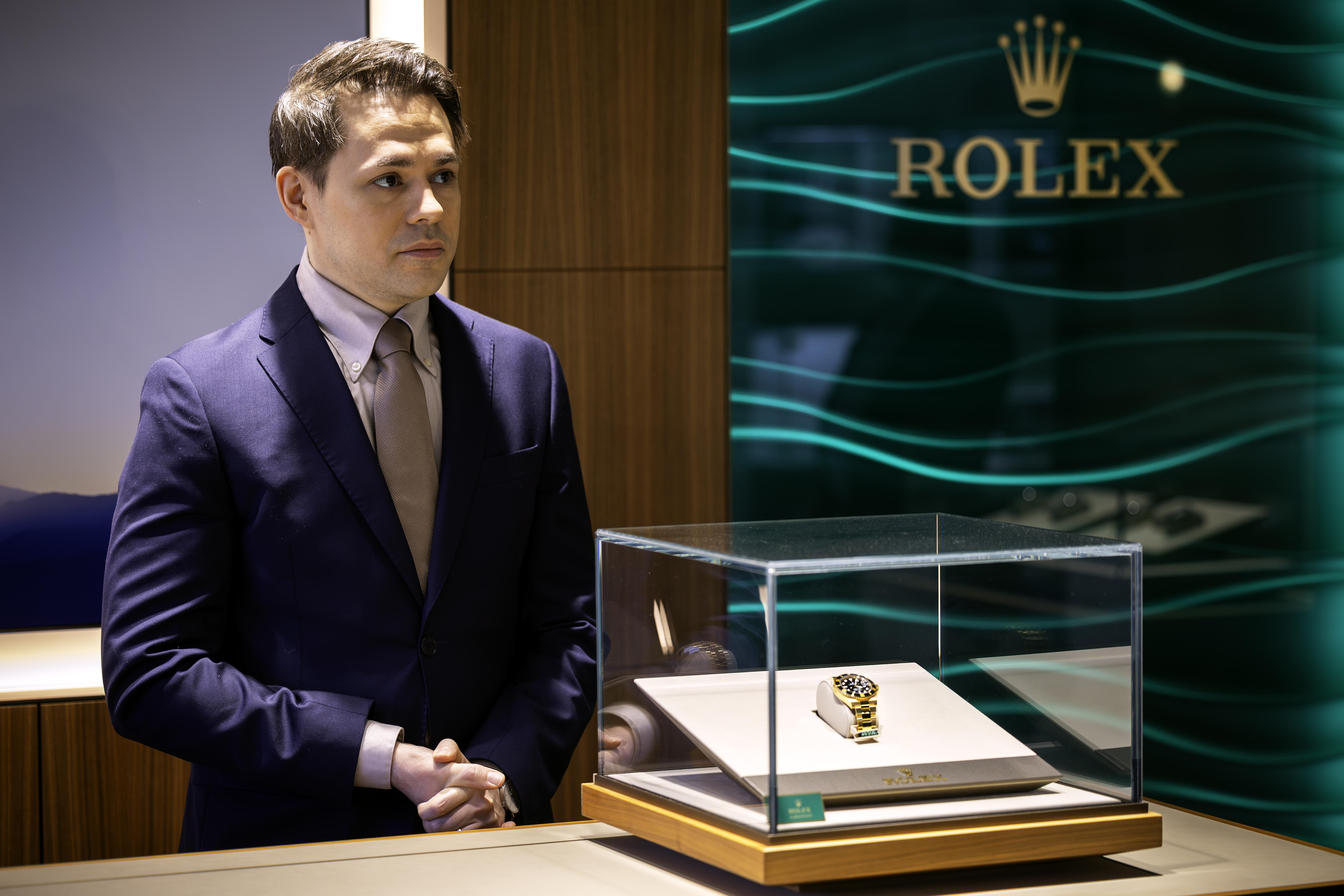 Kurkistimme kymmenientuhansien eurojen kellojen saloihin – Miehet matkustavat Vaasaan jopa maailman ääristä hankkimaan Rolexinsa