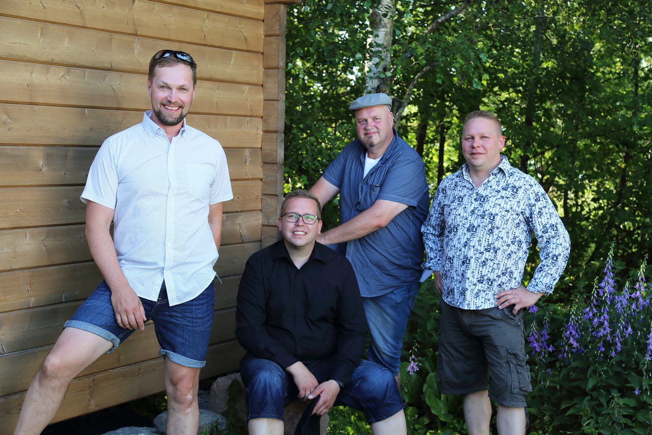 Coralian solisteina on kuluvan kesän aikana Maarit Peltoniemi, Virpi Piippo ja T.T. Purontaka. Kuvassa Janne Jylhä, Jussi Kotka, Pekka Peltola ja Antti Kotka.