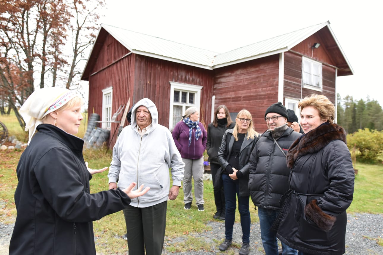 Palosaaren porotilan lisäksi Los Angelesin väki kävi ainakin Ruka Safariksella ja Kuusamon suurpetokeskuksella ihmettelemässä Suloa ja Juusoa.