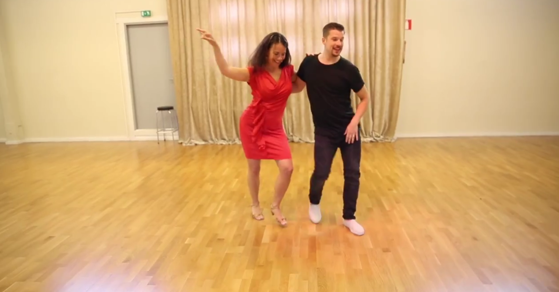 Näin sujuu salsa ja pari muuta tanssia, näyttävät tanssikoulu Vamoksen opettajat