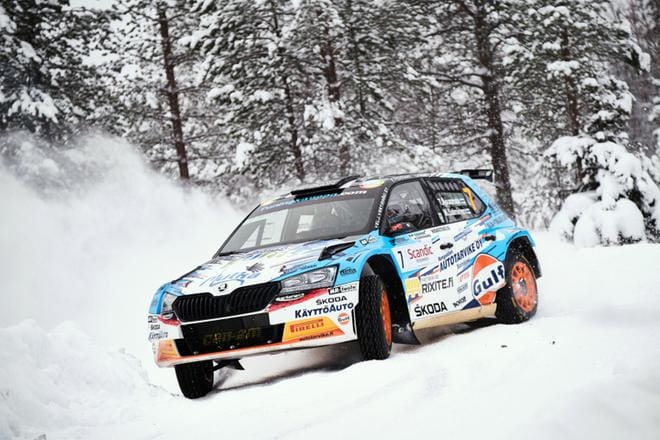 Teemu Asunmaan ja kartanlukijansa Marko Salmisen menoa kuvattuna Arctic Lapland Rallyssä tammikuussa. KUVA: HANNU RAINAMO