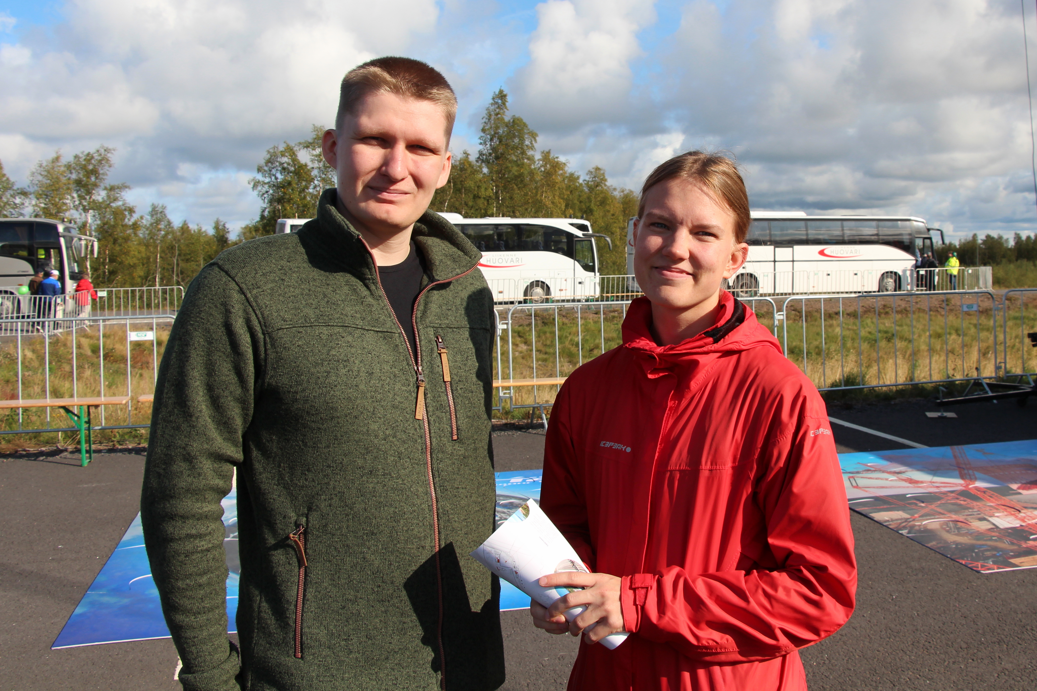 Henri Kiviniemi ja Henna Ihamäki tulivat tutustumaan Hanhikiven niemen työmaalle Helsingistä asti. 