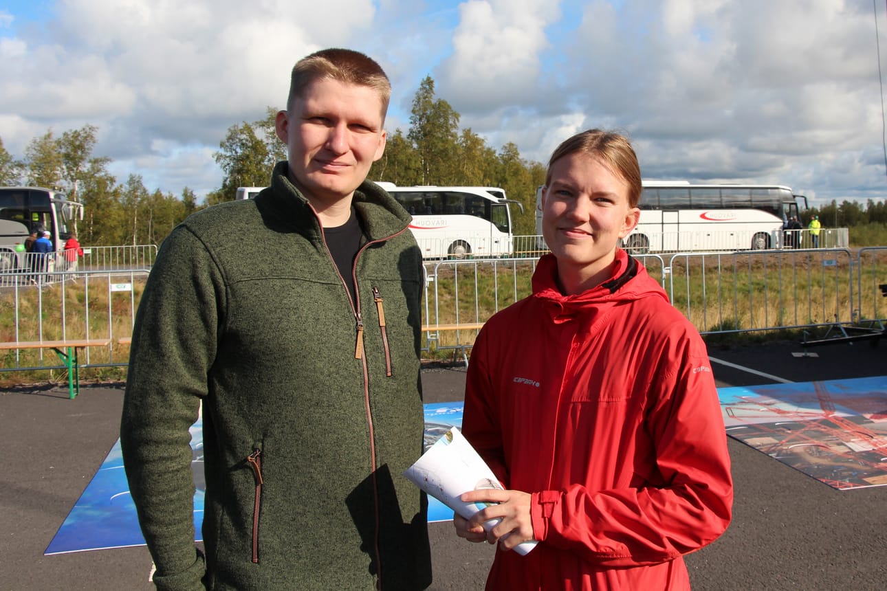 Henri Kiviniemi ja Henna Ihamäki tulivat tutustumaan Hanhikiven niemen työmaalle Helsingistä asti.