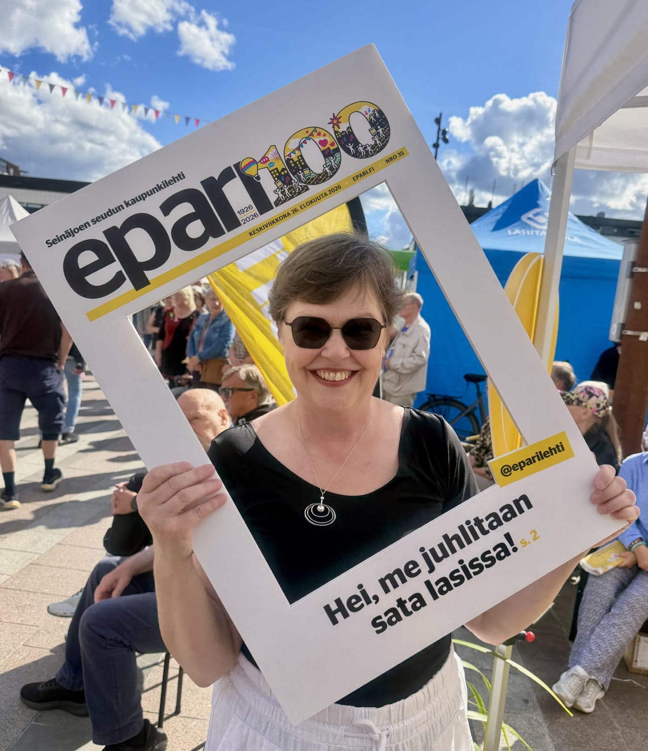 Uutismedian liiton järjestöpäällikkö Ilona Hannikainen raivasi kalenteristaan tilaa päästäkseen Eparin juhliin. Epari on maan kolmanneksi vanhin kaupunkilehti. Kaupunkilehdet sitovat Hannikaisen mielestä ihmisiä omaan asuinalueeseensa ja antavat jokaiselle yhteenkuulumisen tunteen.
